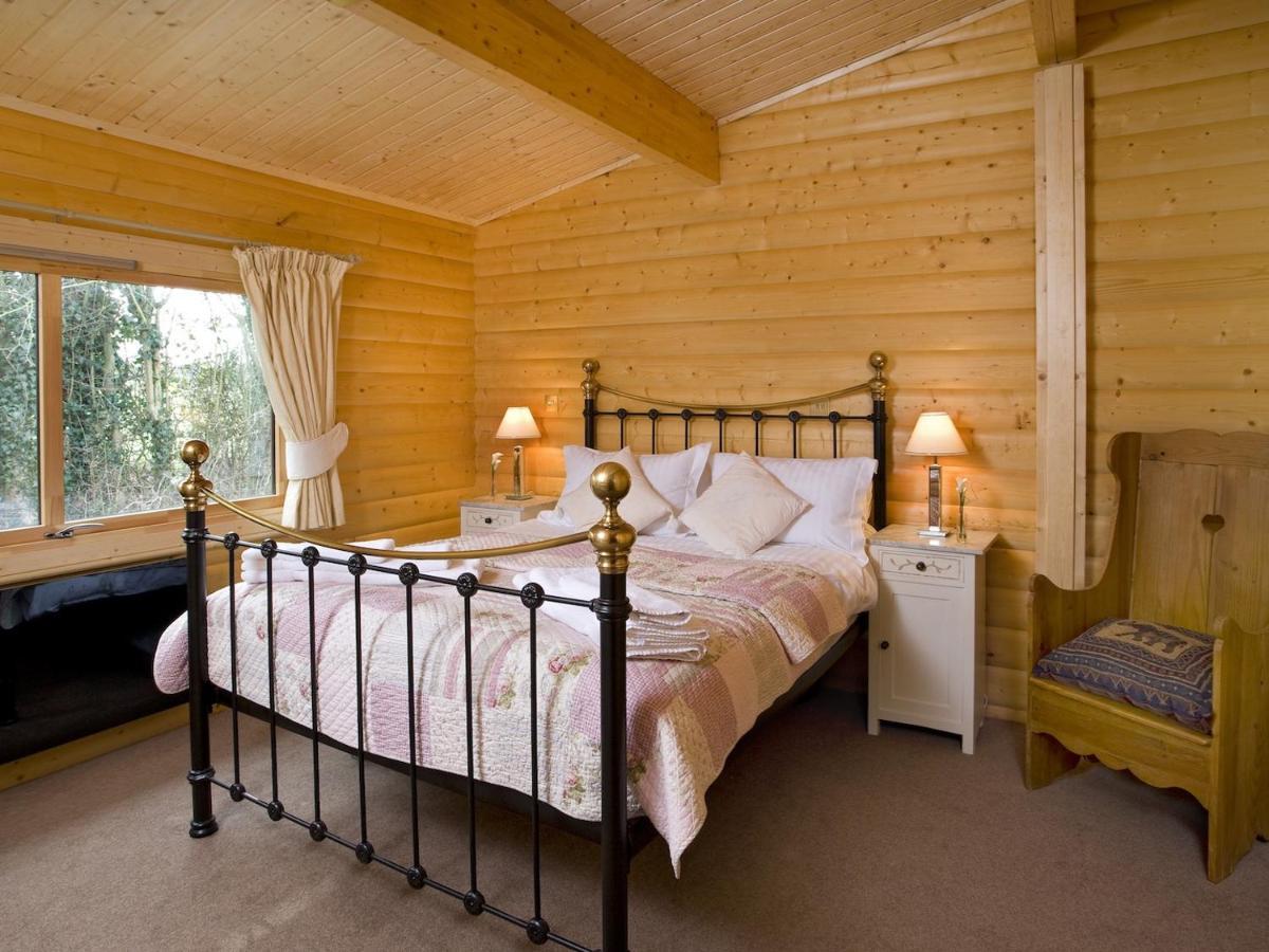 Cherbridge Lodges - Riverside Lodges, Short Lets อ็อกซ์ฟอร์ด ภายนอก รูปภาพ